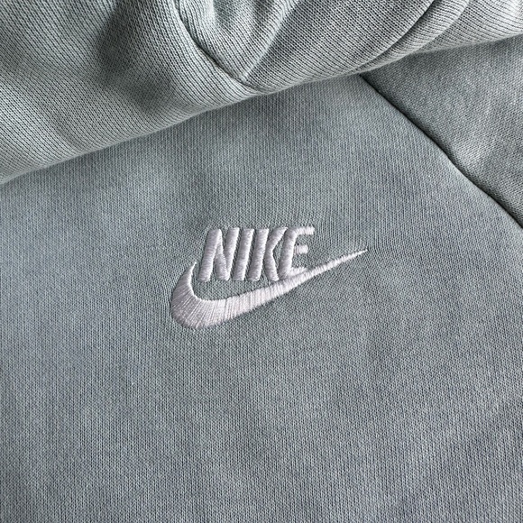Women’s Nike funnel sweatshirt - Picture 2 of 3